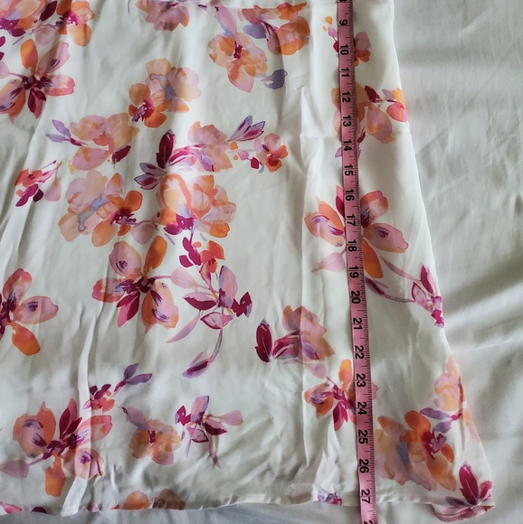 White summer floral Puffed Sleeve mini dress - Picture 2 of 3